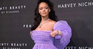 Η Rihanna ποζάρει ολόγυμνη… για το λανσάρισμα του βιβλίου της