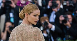 Τι κάνει η Rosie Huntington-Whiteley και παραμένει εκτυφλωτικά όμορφη