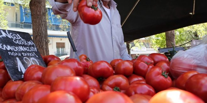 Κουπόνια αξίας 2 εκατ. ευρώ και δωρεάν προϊόντα στις λαϊκές για τις ευαίσθητες κοινωνικά ομάδες