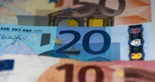 Επίδομα 800 ευρώ: Αυξάνονται οι δικαιούχοι - «Μέσα» και επιχειρήσεις που απασχολούν έως 20 εργαζόμενους