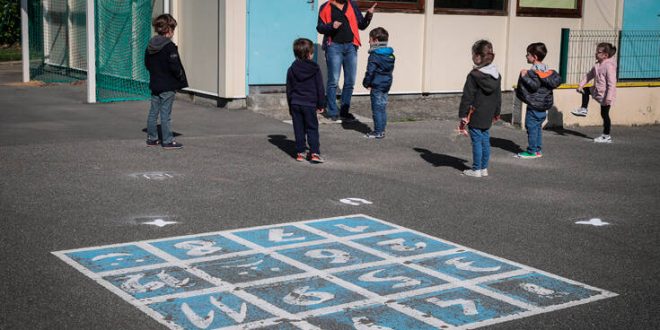 Γαλλία: Δεν θα κλείσουν τα σχολεία παρά την μετάλλαξη του κορονοϊού