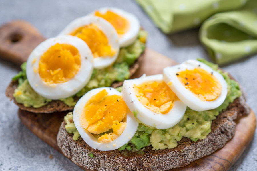 toast-egg-avocado-tost-augo-abokanto