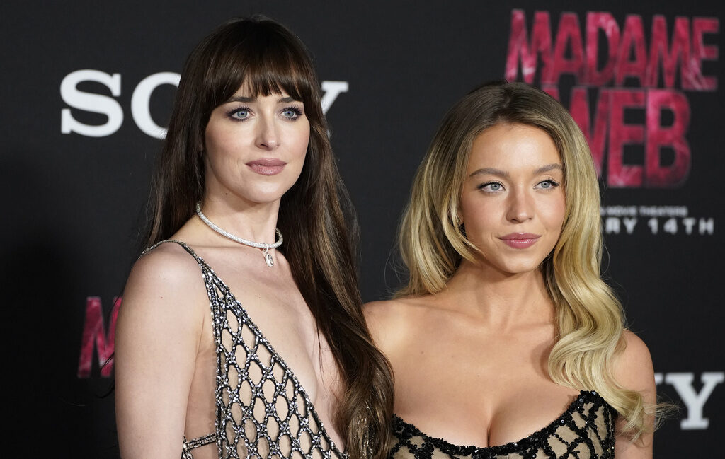 Dakota Johnson - Sydney Sweeney