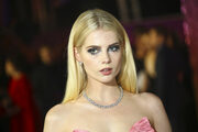 Aπό την άλλη η Lucy Boynton, που είναι πιο γνωστή για τον ρόλο της ως Mary Austin στο Bohemian Rhapsody.