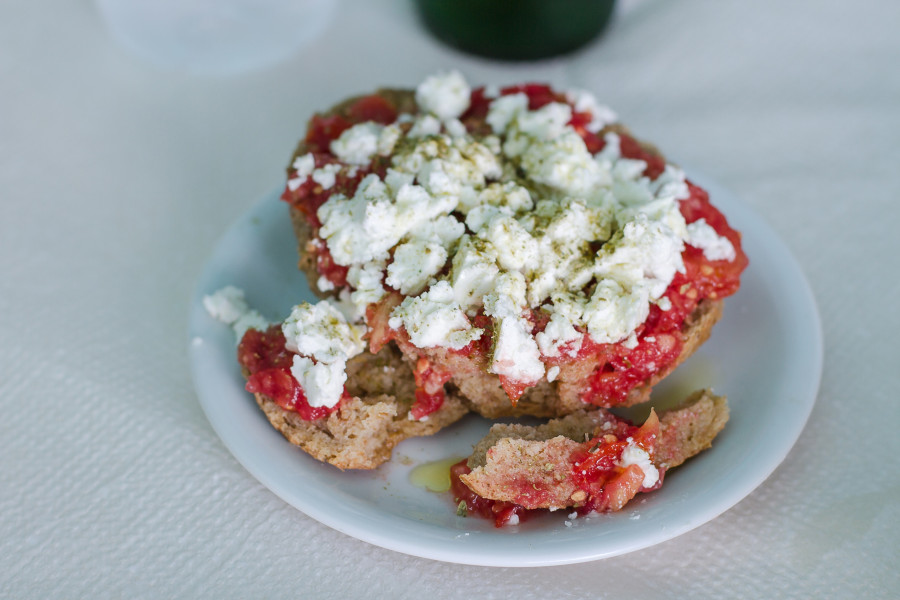 Rusks-Tomato-Feta-ntakos